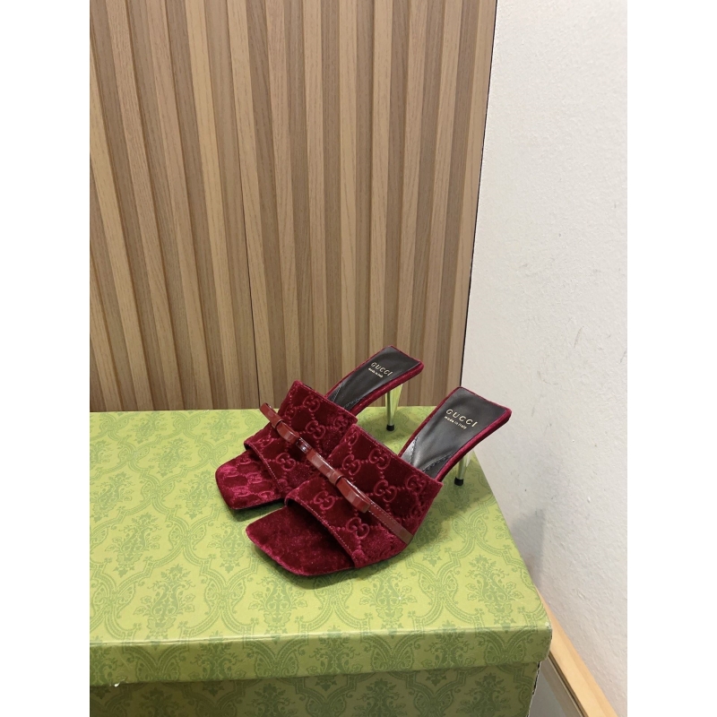 G*u*i slippers